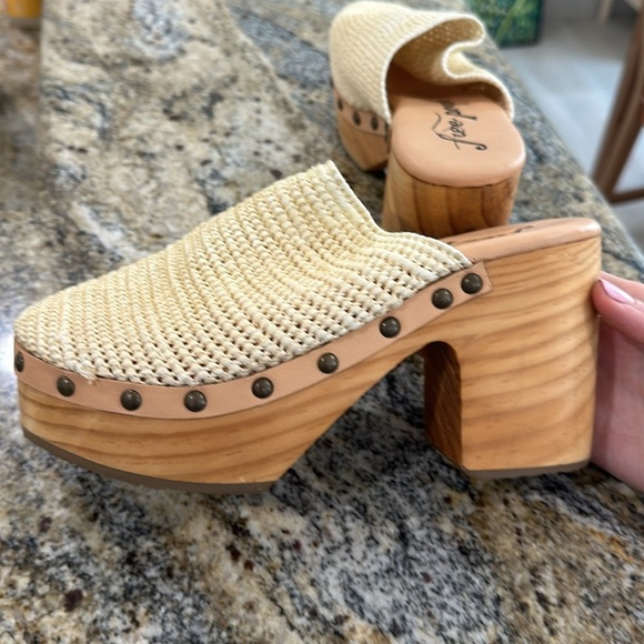 Free People Claudia Cream Tan Heel Clog Mule Shoes - Picture 4 of 6
